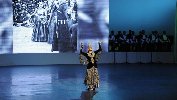 Концерт во Дворце Гейдара Алиева посвяшенная народной артистки Азербайджана Амины Дильбази - Sputnik Азербайджан