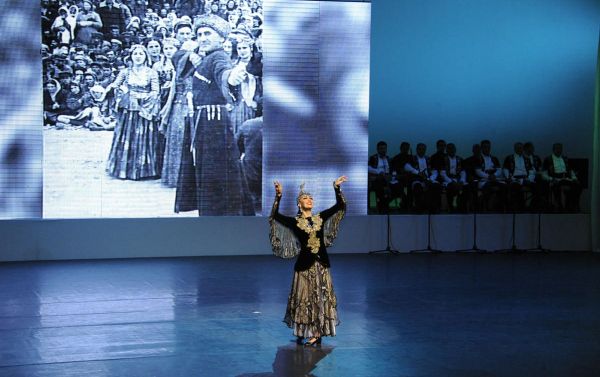 Во Дворце Гейдара Алиева на высоком уровне отметили 100-летие известной танцовщицы, народной артистки Азербайджана Амины Дильбази - Sputnik Азербайджан