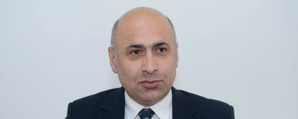 депутат Милли Меджлиса Азер Бадамов - Sputnik Азербайджан