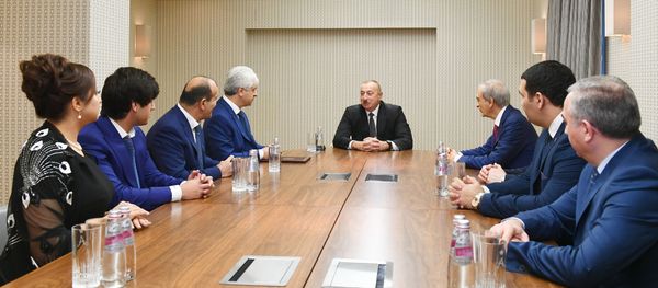 Prezident İlham Əliyev Sankt-Peterburqda fəaliyyət göstərən Azərbaycan diaspor təşkilatlarının rəhbərləri ilə görüşüb - Sputnik Азербайджан