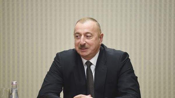 Prezident İlham Əliyev Sankt-Peterburqda fəaliyyət göstərən Azərbaycan diaspor təşkilatlarının rəhbərləri ilə görüşüb - Sputnik Азербайджан