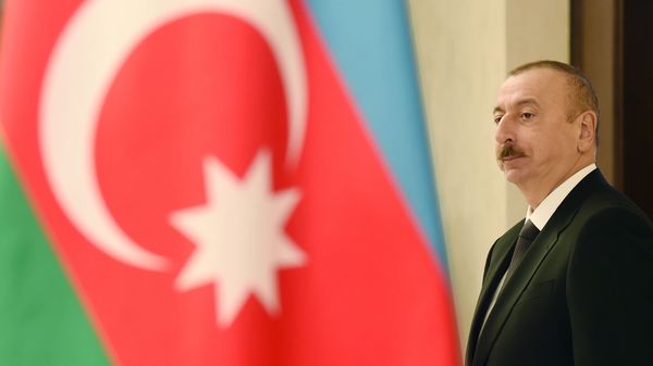 Prezident İlham Əliyev bələdiyyə seçkilərində səs verib Prezident İlham Əliyev bələdiyyə seçkilərində səs verib - Sputnik Азербайджан