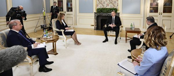 Президент Ильхам Алиев дал интервью местным журналистам по итогам года - Sputnik Азербайджан