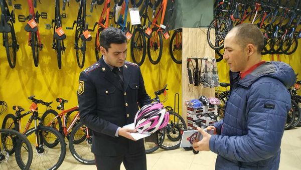 Yol polisi velosipedçiləri və mopedçiləri nəzərətə götürür - Sputnik Азербайджан