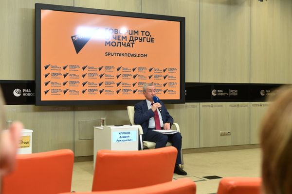 Отношения Азербайджана и России находятся на стадии динамичного развития - Климов - Sputnik Азербайджан