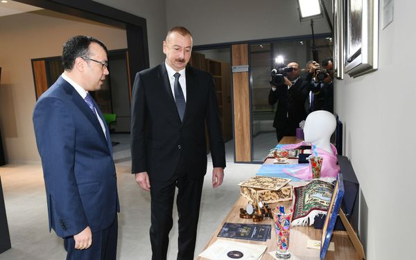 Президент Ильхам Алиев принял участие в открытии центра DOST номер 2 Президент Ильхам Алиев принял участие в открытии центра DOST номер 2 - Sputnik Азербайджан