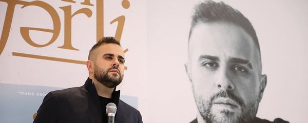Писатель Эльчин Сафарли, фото из архива Писатель Эльчин Сафарли, фото из архива - Sputnik Азербайджан