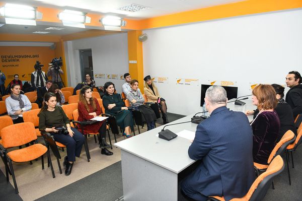 Пресс-конференция на тему Вспоминая Амину Дильбази: к столетию великой танцовщицы - Sputnik Азербайджан