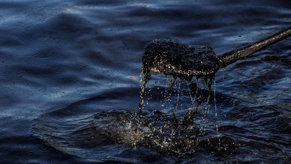 Выброс нефти в море, фото из архива - Sputnik Азербайджан