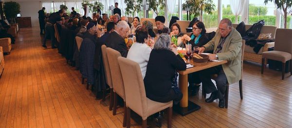 Праздничный стол для постояльцев Доме престарелых в поселке Бильгя - Sputnik Азербайджан