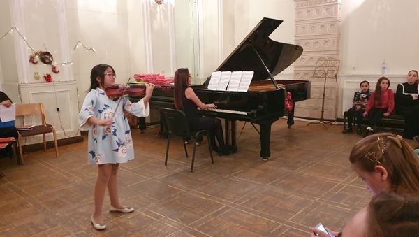 Азербайджанские музыканты выступили в Зеркальном зале Союза композиторов Тбилиси в рамках IX международного рождественского фестиваля дружбы - Sputnik Азербайджан