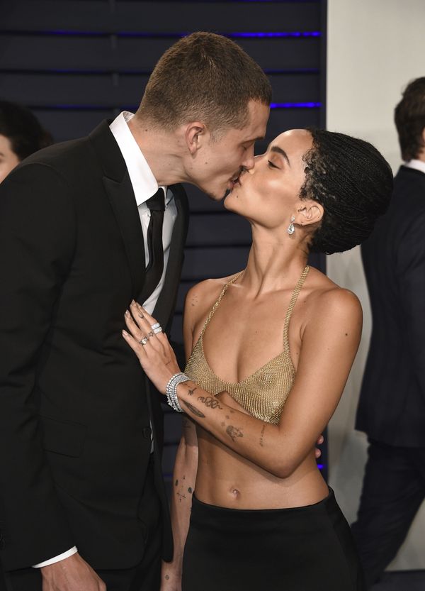 Актриса Зои Кравиц и актер Карл Глусман на Vanity Fair Oscar Party  в Калифорнии  - Sputnik Азербайджан