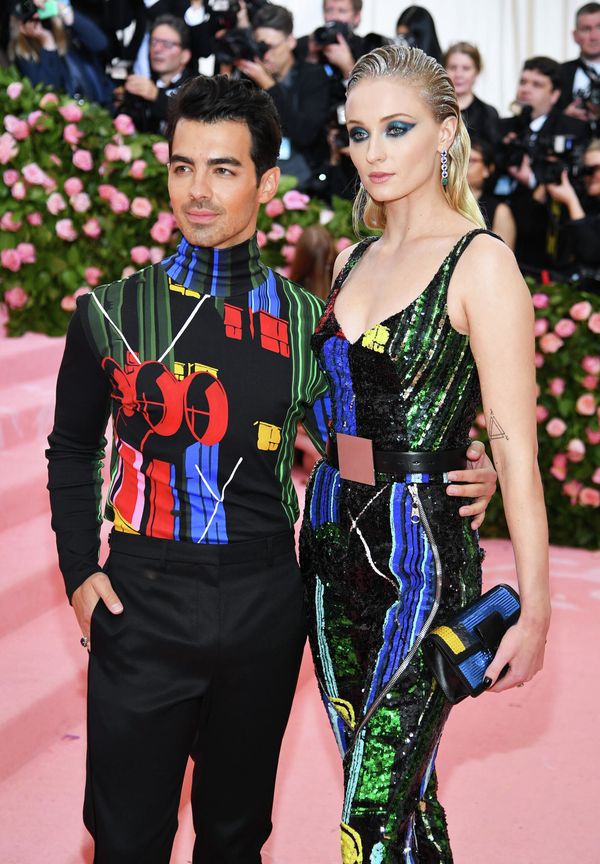 Актриса Софи Тернер и певец Джо Джонас  на 2019 Met Gala в Нью-Йорке  - Sputnik Азербайджан
