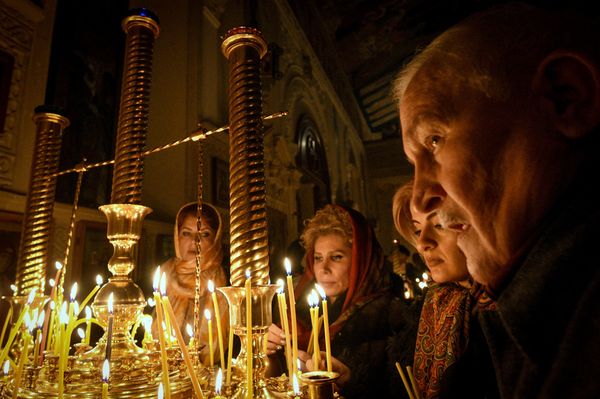 Рождественское богослужение в бакинском Кафедральном соборе святых Жен Мироносиц. 7 января 2020 года - Sputnik Азербайджан