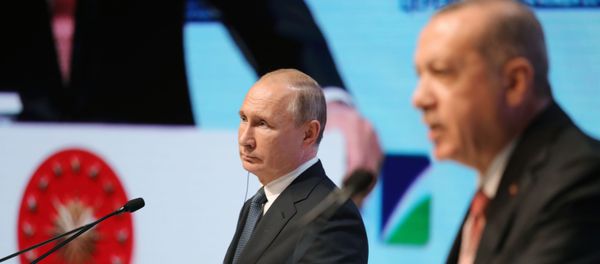 Президент России Владимир Путин и президент Турции Реджеп Тайип Эрдоган на церемонии завершения строительства морского участка газопровода Турецкий поток Президент России Владимир Путин и президент Турции Реджеп Тайип Эрдоган на церемонии завершения строительства морского участка газопровода Турецкий поток - Sputnik Азербайджан