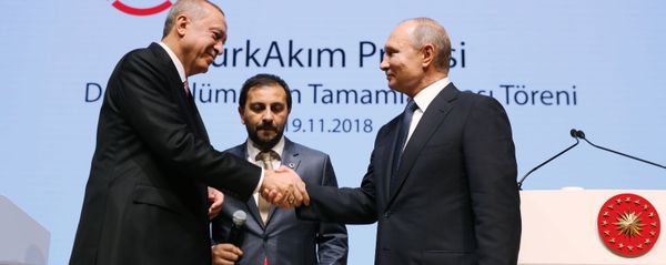 Президент России Владимир Путин и президент Турции Реджеп Тайип Эрдоган на церемонии официального открытия газопровода Турецкий поток - Sputnik Азербайджан