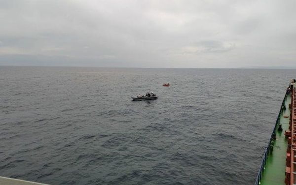 Азербайджанские моряки спасли трех мигрантов с тонущей лодки в Ионическом море - Sputnik Азербайджан
