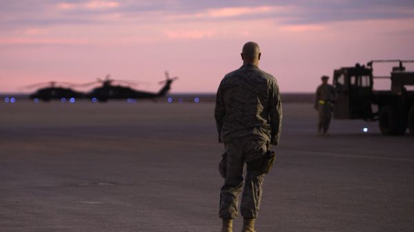 Американский военный на авиабазе в Ираке - Sputnik Азербайджан