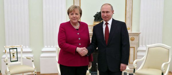 Встреча президента России Владимира Путина с канцлером Германии Ангелой Меркель - Sputnik Азербайджан