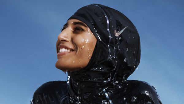 Компания Nike выпустила обновленную версию спортивного хиджаба Pro Hijab, ориентированную на спортсменов из стран Ислама - Sputnik Азербайджан
