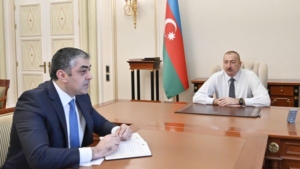 Президент Ильхам Алиев принял министра транспорта, связи и высоких технологий Рамина Гулузаде - Sputnik Азербайджан