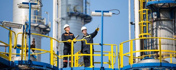 Сотрудники SOCAR, фото из архива - Sputnik Азербайджан