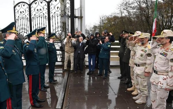 Встреча делегаций Государственной пограничной службы АР и Пограничных войск Ирана - Sputnik Азербайджан