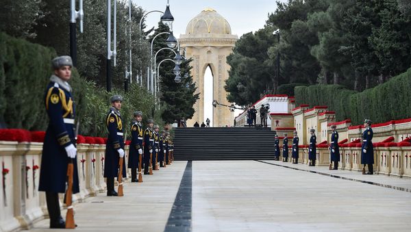 İlham Əliyev şəhidlərin əziz xatirəsini yad edib - Sputnik Азербайджан