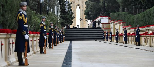 İlham Əliyev şəhidlərin əziz xatirəsini yad edib - Sputnik Азербайджан