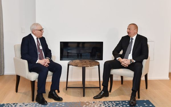 Cостоялась встреча Президента Ильхама Алиева с соучредителем компании Carlyle Group - Sputnik Азербайджан