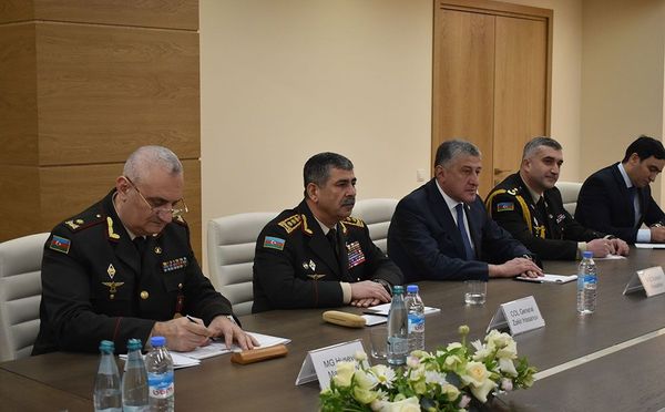 Министры обороны Азербайджана и Грузии обсудили военное сотрудничество Министры обороны Азербайджана и Грузии обсудили военное сотрудничество - Sputnik Азербайджан