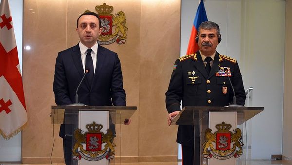 Министр обороны Азербайджана Закир Гасанов встретился с Министром обороны Грузии Ираклием Гарибашвили Министр обороны Азербайджана Закир Гасанов встретился с Министром обороны Грузии Ираклием Гарибашвили - Sputnik Азербайджан