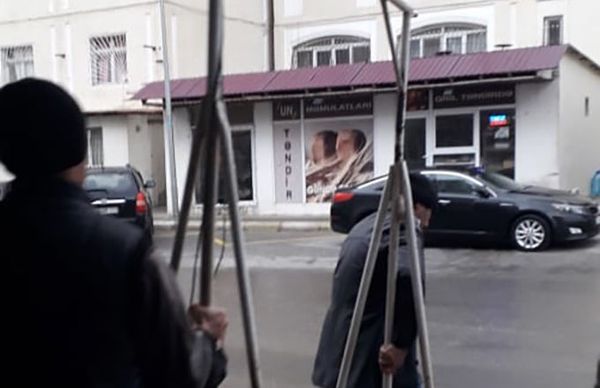 Демонтаж различных металлических приспособлений и конструкций, предназначенных для забоя и свежевания животных - Sputnik Азербайджан