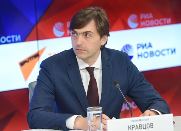 Руководитель Федеральной службы по надзору в сфере образования и науки Сергей Кравцов в пресс-центре МИА Россия сегодня - Sputnik Азербайджан