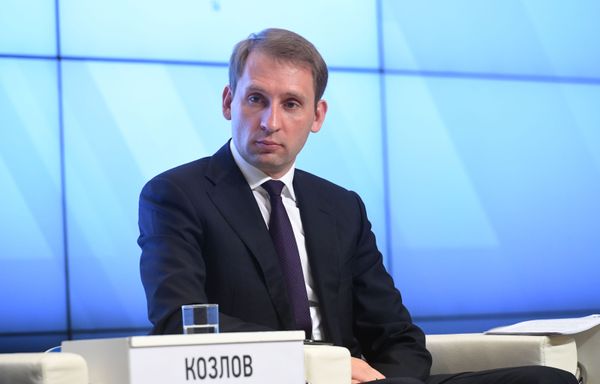 Министр по развитию Дальнего Востока и Арктики Александр Козлов в пресс-центре МИА Россия сегодня в Москве - Sputnik Азербайджан