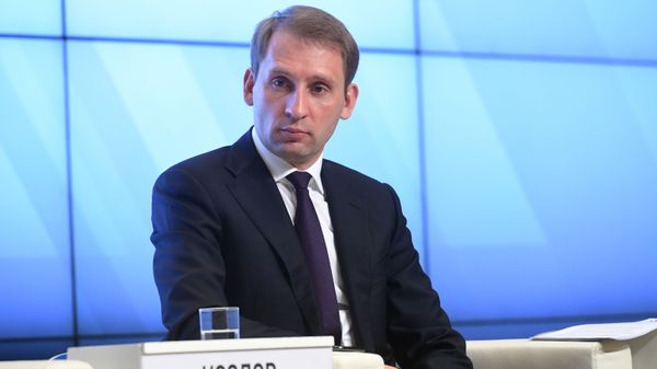 Министр по развитию Дальнего Востока и Арктики Александр Козлов в пресс-центре МИА Россия сегодня в Москве - Sputnik Азербайджан