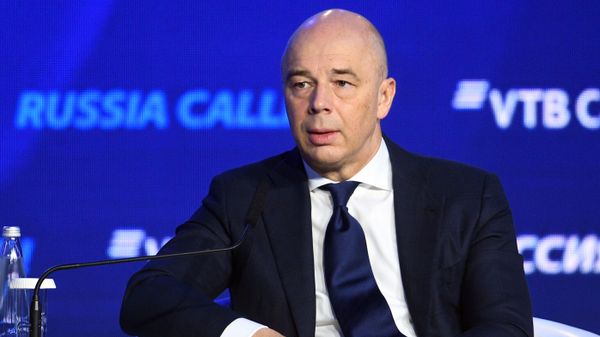 Первый заместитель председателя правительства - министр финансов РФ Антон Силуанов на инвестиционном форуме ВТБ Капитал в Москве - Sputnik Азербайджан