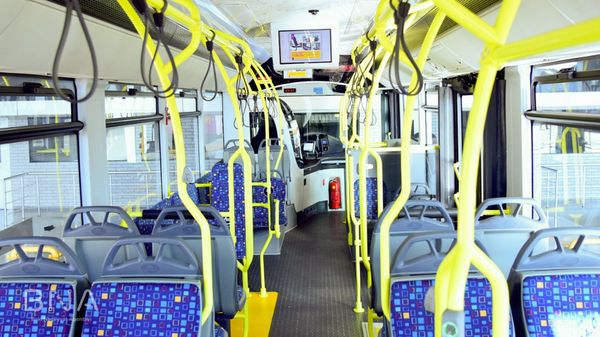 199 nömrəli müntəzəm marşrut xətti üzrə sərnişindaşımaya cəlb olunan 12 metrlik İsuzu Citiport markalı avtobuslar - Sputnik Азербайджан