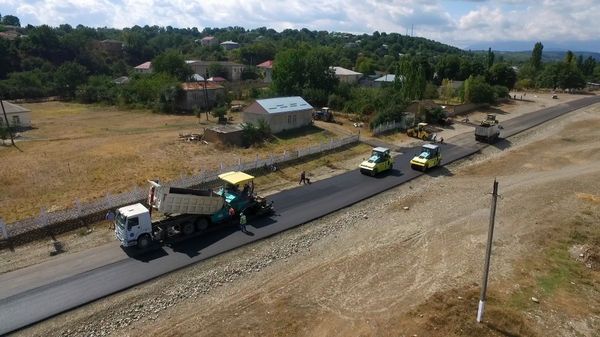 В популярное у туристов азербайджанское село прокладывается новая дорога - фото - Sputnik Азербайджан