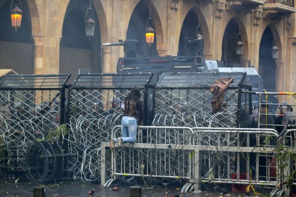 Участница антиправительственного протеста в Бейруте - Sputnik Азербайджан
