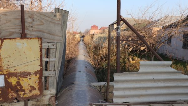 Su kəmərlərinin üzərində tikilmiş evlər - Sputnik Азербайджан