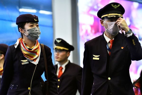 Экипаж воздушного судна в медицинских маска в аэропорту Ванкувера в Ричмонде, Канада - Sputnik Азербайджан