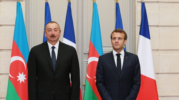 Президент Азербайджана Ильхам Алиев и Президент Франции Эммануэль Макрон - Sputnik Азербайджан