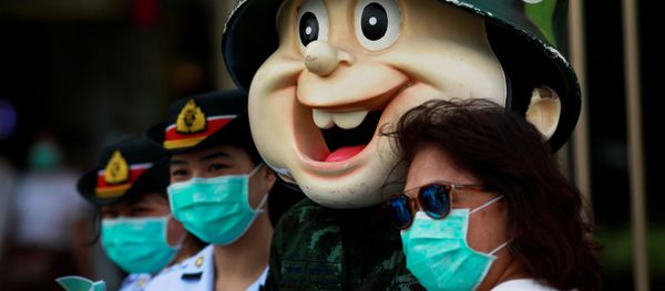 Военные медработники в торговом центре Бангкока - Sputnik Азербайджан