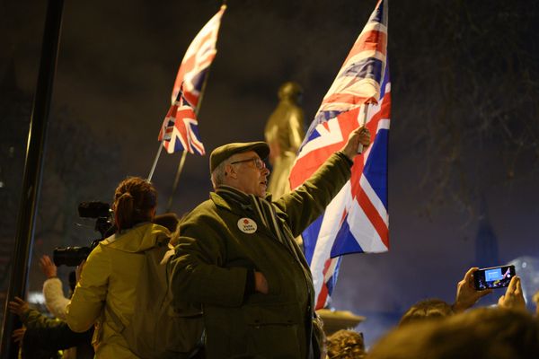 Сторонники Brexit на торжественных мероприятиях, посвященных выходу Великобритании из ЕС (Brexit Party) на площади Парламента в Лондоне вблизи Вестминстерского дворца. - Sputnik Азербайджан