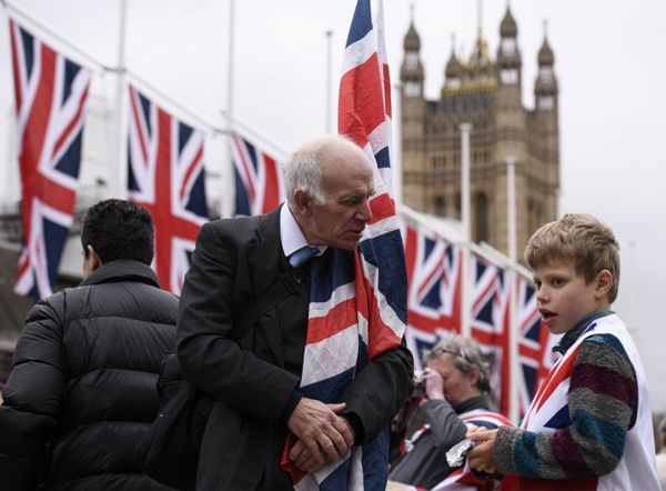 Сторонники Brexit на торжественных мероприятиях, посвященных выходу Великобритании из ЕС (Brexit Party) на площади Парламента в Лондоне вблизи Вестминстерского дворца. - Sputnik Азербайджан