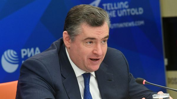 Председатель комитета Государственной Думы РФ по международным делам Леонид Слуцкий на пресс-конференции в мультимедийном пресс-центре МИА Россия сегодня - Sputnik Азербайджан