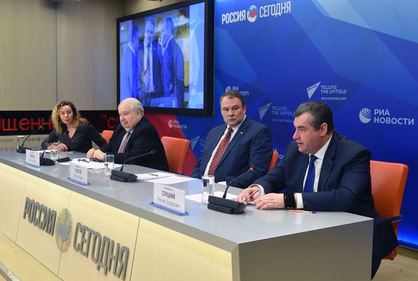 Леонид Слуцкий поблагодарил Азербайджан за поддержку в ПАСЕ - Sputnik Азербайджан