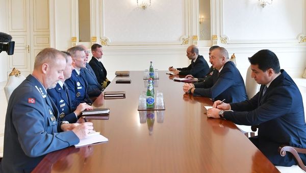 Президент Азербайджана Ильхам Алиев принял делегацию во главе с Верховным главнокомандующим Объединенными силами НАТО в Европе Тодом Уолтерсом - Sputnik Азербайджан