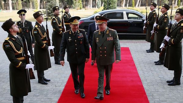 Встреча начальников генеральных штабов Вооруженных Сил Азербайджана и России Наджмеддина Садыкова и Валерия Герасимова - Sputnik Азербайджан